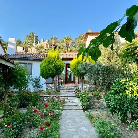 Helios House בית נופש *